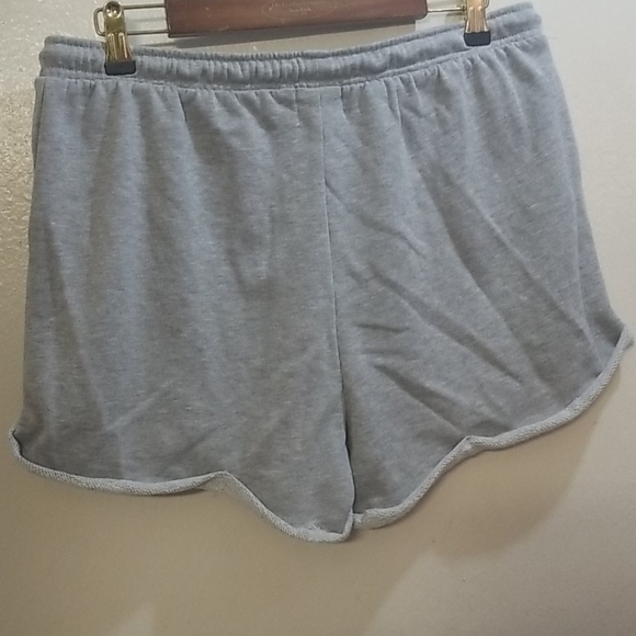 Gray shorts - Picture 3 of 3